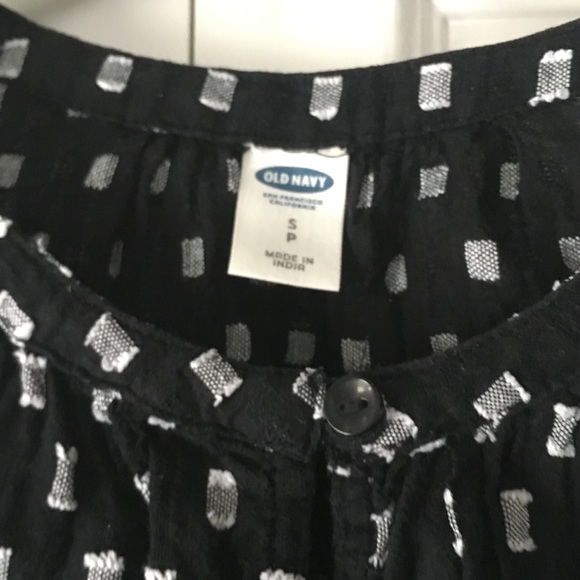 OLD NAVY Patterned Sleeveless Top - Picture 3 of 3